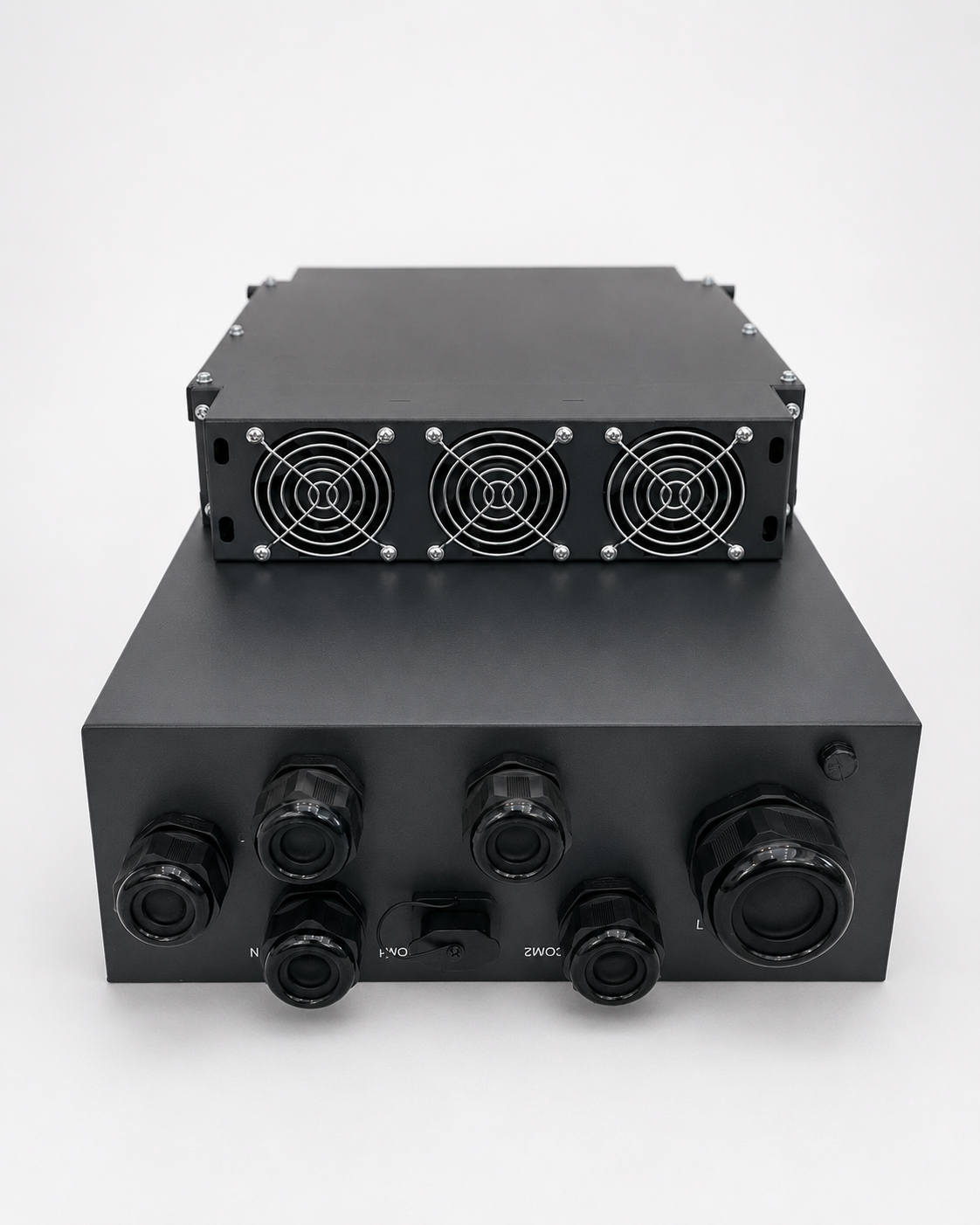 Cergy Hybrid 12kW là biến tần Hybrid 1 pha cao cấp, vận hành linh hoạt giữa điện mặt trời, pin lưu trữ và điện lưới, phù hợp cho hệ dân dụng công suất lớn. Thiết bị chuẩn IP65, tích hợp 3 MPPT, chuyển nguồn dưới 10ms và hỗ trợ giám sát hệ thống qua Wi-Fi/LAN, ứng dụng trên điện thoại.