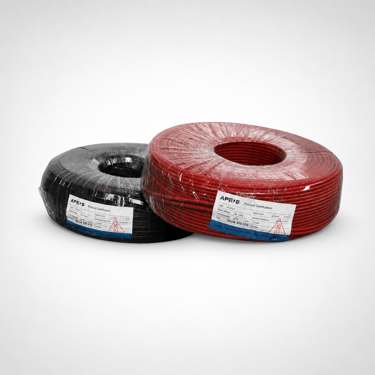 Dây DC 4mm² chuyên dụng cho hệ thống điện mặt trời, chịu dòng điện lên đến 30A tại 60°C. Điện áp định mức AC 1.0kV/DC 1.5kV, chịu điện áp thử nghiệm AC 6.5kV hoặc DC 15kV trong 5 phút, giúp truyền tải điện ổn định và tăng độ an toàn khi vận hành.